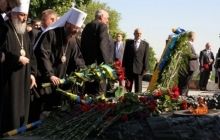 Представники УПЦ взяли участь у церемонії покладанні квітів до меморіалу Перемоги на могилі Невідомого солдата