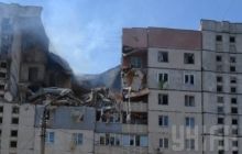 У Миколаєві дістали з-під завалів виявлену вночі жінку
