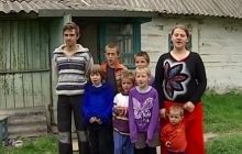 Багатодітній родині священика потрібна допомога - згорів будинок, восьмеро дітей залишилися без даху над головою