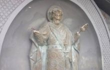 Духовник Десятинного монастыря предложил всем пожертвовать на восстановление памятника святому князю Владимиру