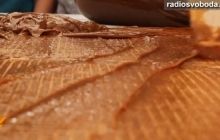 В Киеве сделали самый длинный вафельный торт