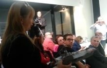 У Польщі послу Франції подарували "закривавлений корабель" за співпрацю з РФ