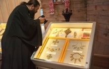 На Хортице открылась единственная в Украине выставка нательных крестов (фоторепортаж)