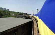 В Одессе растянули самый длинный флаг Украины (фото)