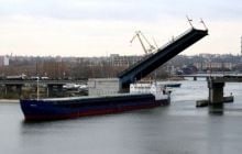 У Миколаєві міліціонери врятували п'яного, який збирався стрибнути з мосту