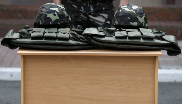 Здавати треба буде тільки каску і бронежилет / фото УНІАН Здавати треба буде тільки каску і бронежилет / фото УНІАН