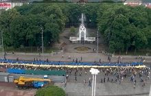 В Харькове активисты Евромайдана пронесли по центру города 100-метровый флаг Украины
