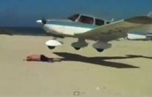 У Німеччині літак ледь не приземлився на пляжника