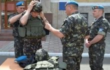 Депутаты передали участникам АТО шлемы и бронежилеты
