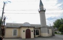 Мечеть в Симферополе забросали «коктейлями Молотова» и нанесли фашистскую свастику