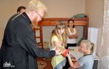 Делегація Одеської єпархії УПЦ відвідала дітей-біженців з Донецької та Луганської областей