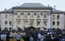 В Брюсселе осуждают атаку на Посольство РФ в Киеве