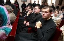 У Київських духовних школах випускний: ректор КДАіС та студенти - про роки навчання