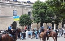 Сотни активистов отправились пикетировать Лавру, где якобы собираются создавать «киевскую народную республику»