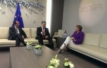 Порошенко проводит встречу с Меркель и Олландом
