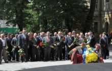 Президент возложил цветы к памятнику Пилипу Орлику