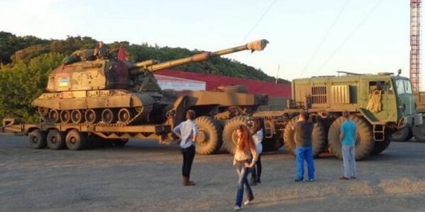 Під Слов'янськ везуть важку техніку / фото Євромайдан Під Слов'янськ везуть важку техніку / фото Євромайдан