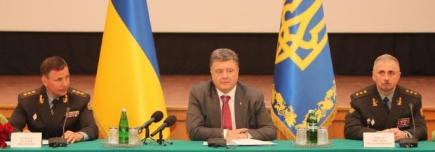 Також президент подякував Михайлу Ковалю за роботу на цій посаді / фото mil.gov.ua Також президент подякував Михайлу Ковалю за роботу на цій посаді / фото mil.gov.ua