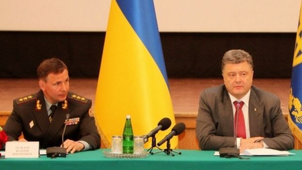 Петро Порошенко представив нового міністра оборони Валерія Гелетея / фото mil.gov.ua Петро Порошенко представив нового міністра оборони Валерія Гелетея / фото mil.gov.ua