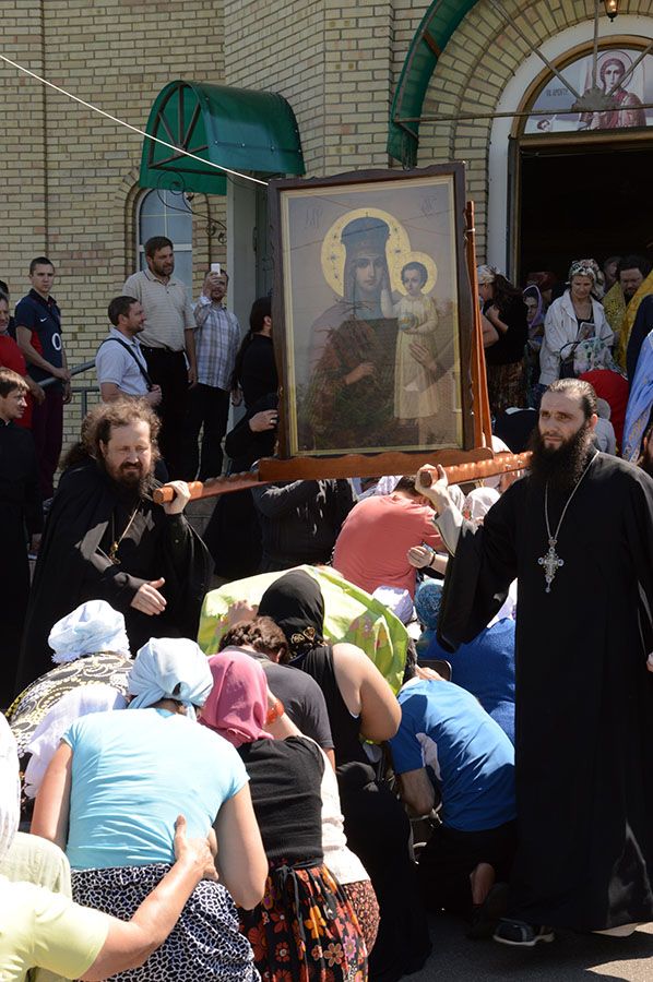 Під Києвом відбувся хресний хід з іконою Божої Матері «Призри на смирення» Під Києвом відбувся хресний хід з іконою Божої Матері «Призри на смирення»