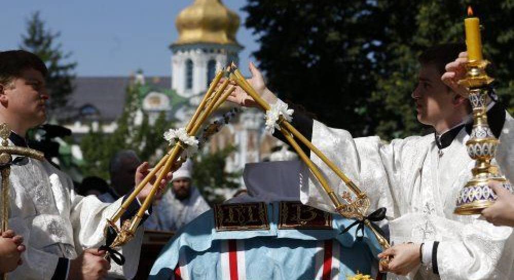 Погребіння Митрополита Володимира: люди вірять, що Блаженніший стане небесним молитовником і покровителем (фоторепортаж)