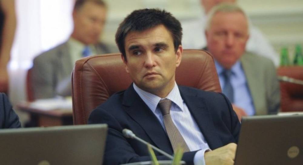 Міністр закордонних справ України наполегливо закликає «почати діалог» :