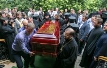Проститься с митрополитом Владимиром пришли около 500 верующих