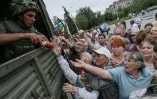 Спасатели доставили жителям Славянска продукты питания и питьевую воду
