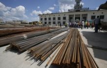 Кличко наполягає на вилученні з плану реконструкції Поштової площі "зайвих" будівель
