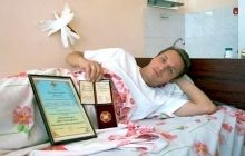 Украинский вертолетчик посадил подбитую боевиками машину, несмотря на сломанный позвоночник