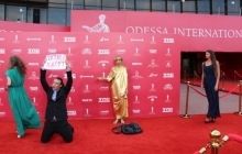 Активист устроил акцию против Путина на кинофестивале в Одессе