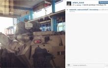 Российский пограничник опубликовал в Instagram фото направляющихся в Украину БТРов