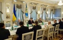 На совещании с силовиками Порошенко заявил, что необходимо изменить тактику проведения АТО