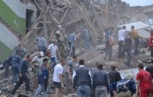 В Снежном в результате взрыва бомбы разрушены 12 квартир в жилом доме