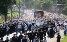 Крестный ход в Сергиев Посад завершился молебном на Благовещенском поле