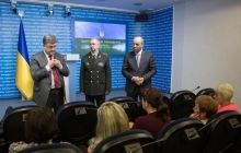 Порошенко зустрівся з родичами учасників АТО, які пікетували його адміністрацію