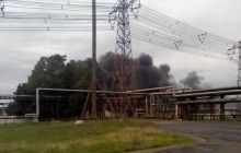 У Лисичанську горить нафтопереробний завод