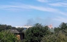 В Донецке в два жилых здания попали снаряды, горит многоэтажка