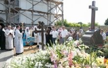 На могилу митрополита Владимира каждый день приходят люди (видео)