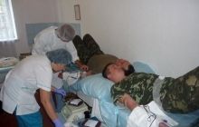 Количество желающих сдать кровь для военнослужащих превышает технические возможности врачей