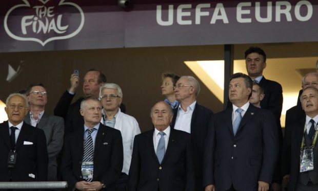Меркель не пришлось делить с Януковичем ВИП-ложу на финале Евро