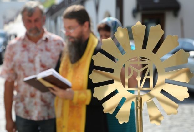 У Києво-Печерській лаврі освятили накупольний хрест арки переходу до Ближніх печер