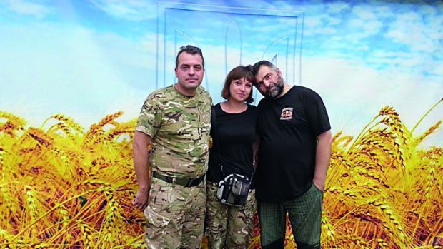 Реальные волонтеры. Юрий Бирюков, Таня Рычкова и Андрей Хоманчук (Хлеборез) поставили на довольствие половину украинской армии 