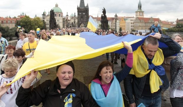 Чехи підтримують український народ \ фото REUTERS Чехи підтримують український народ \ фото REUTERS