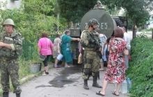 Военные помогают жителям освобожденной Красногоровки