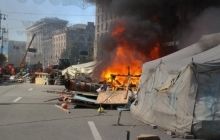 На Майдане возле стелы сгорело около половины палаток