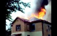 У Макіївці внаслідок попадання снаряда загорівся суд, містом їздять танки бойовиків - очевидці