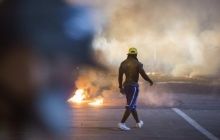 Полиция в США применила слезоточивый газ и светошумовые гранаты для разгона протестующих - СМИ