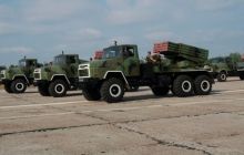 Військова техніка з параду має бути направлена у зону бойових дій - Яценюк