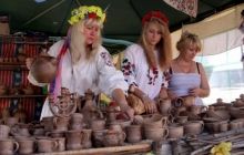 Вишиванки та солом'яні брилі: на Полтавщині проходить Сорочинський ярмарок (фоторепортаж)